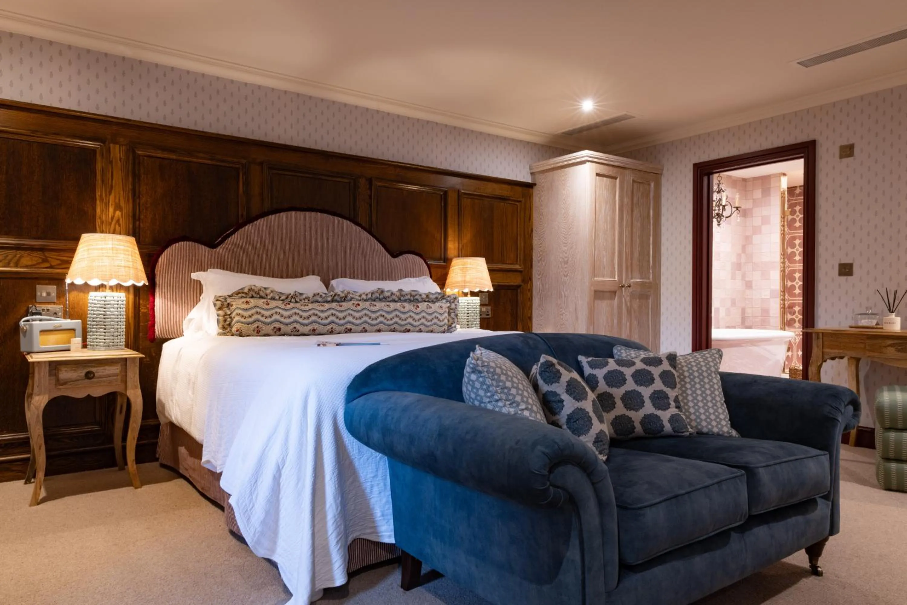 Photo of the whole room, Bed in The White Hart - A Heartwood Inn