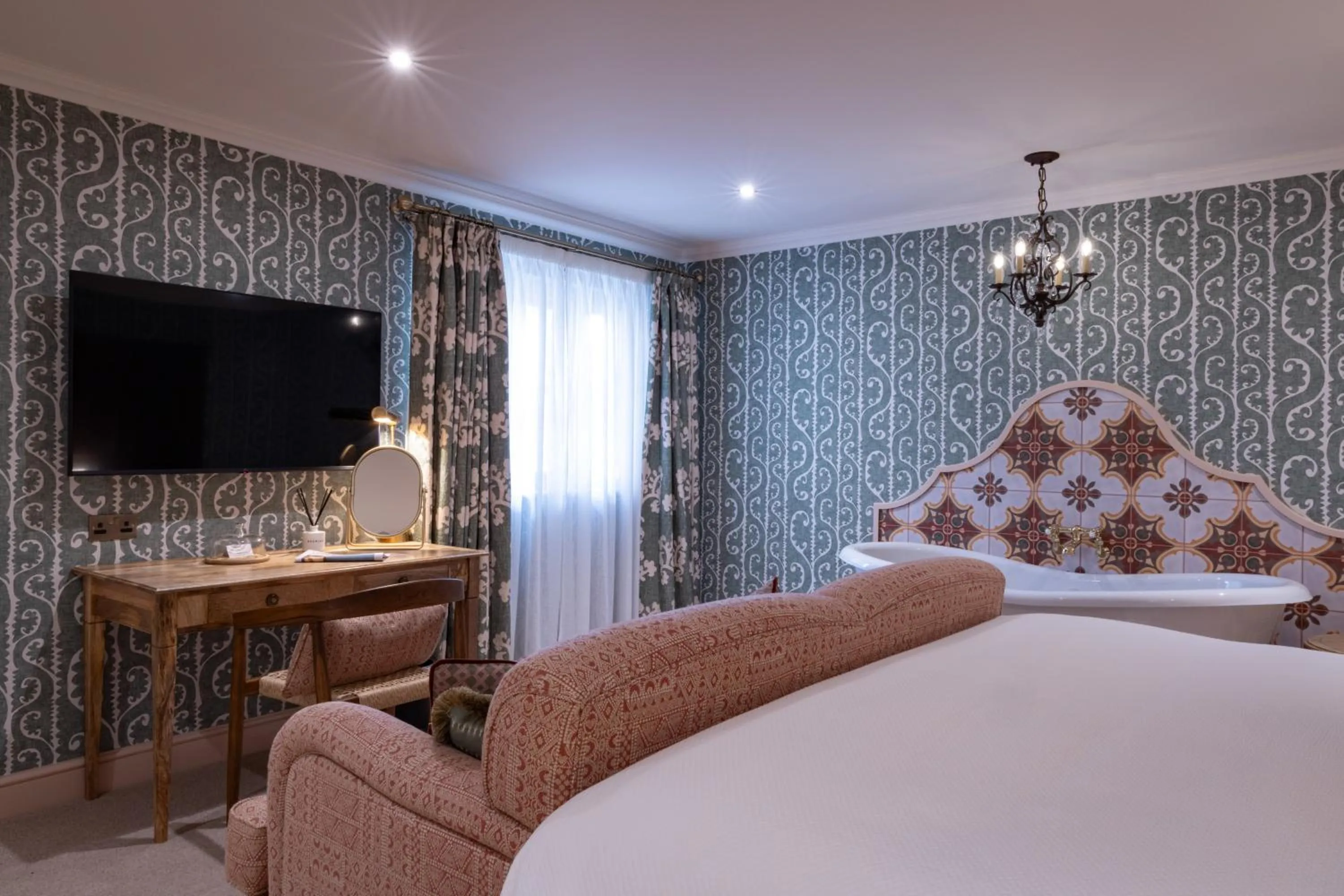 Bedroom, Bed in The White Hart - A Heartwood Inn