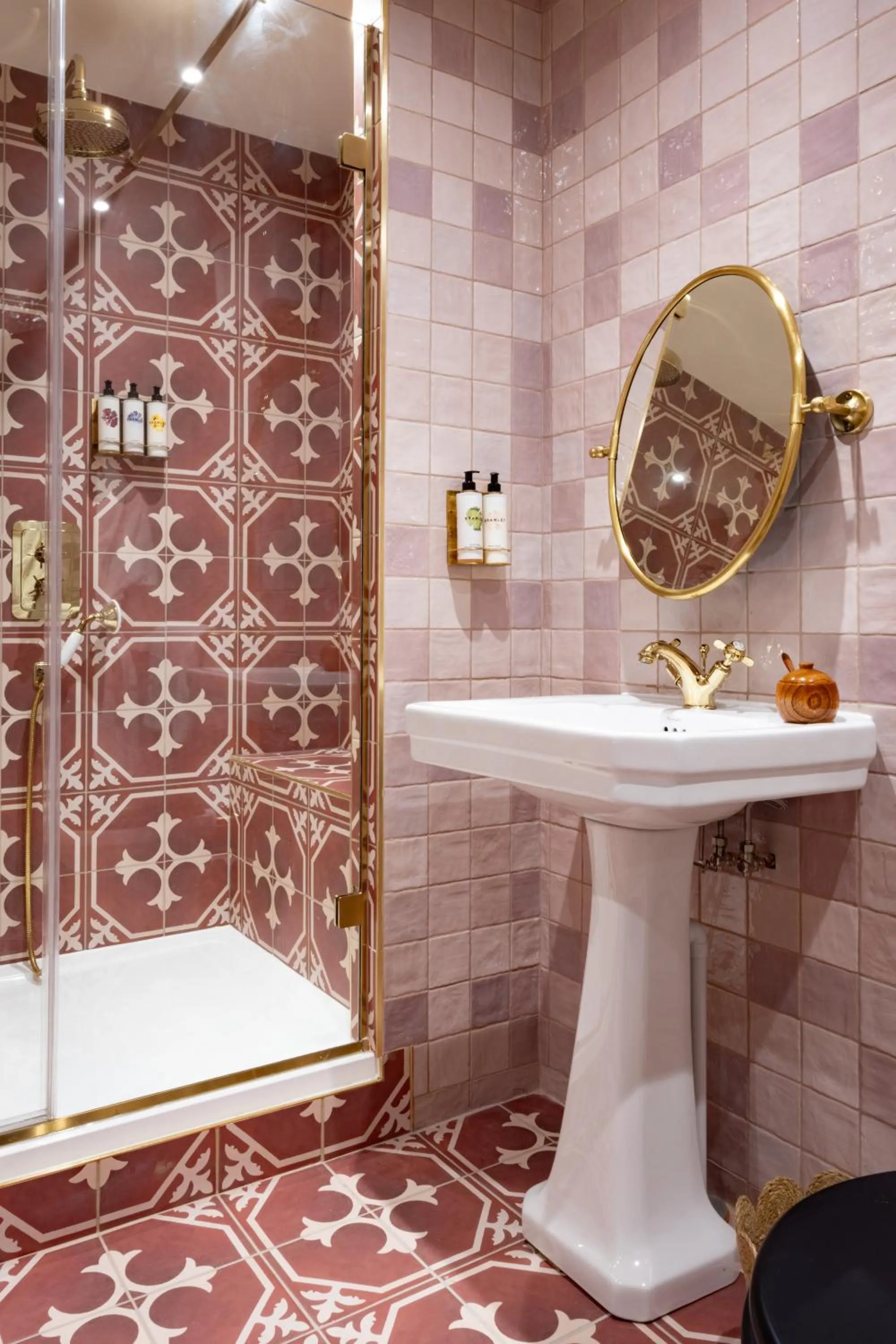 Bathroom in The White Hart - A Heartwood Inn