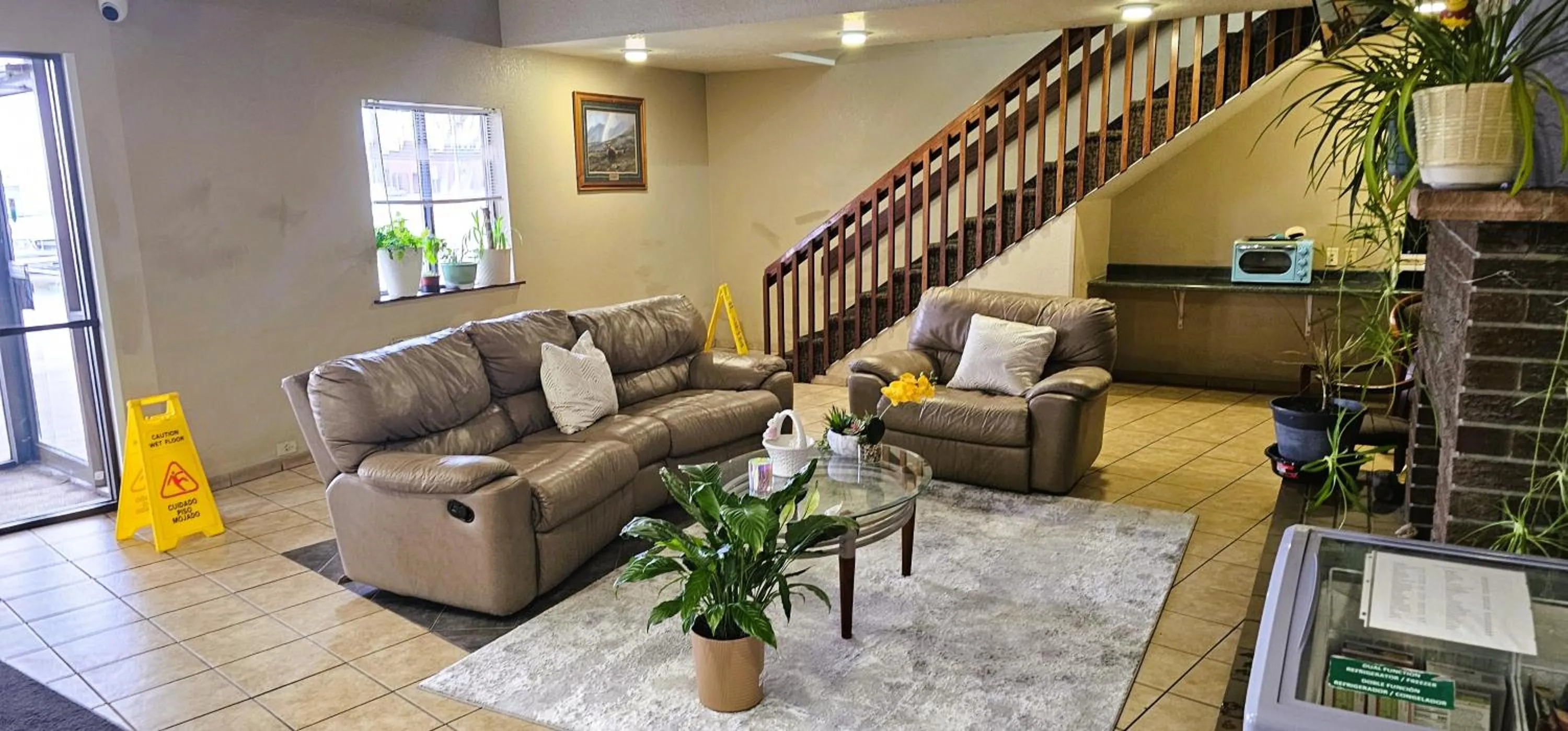 Lobby or reception in Grizzly Inn