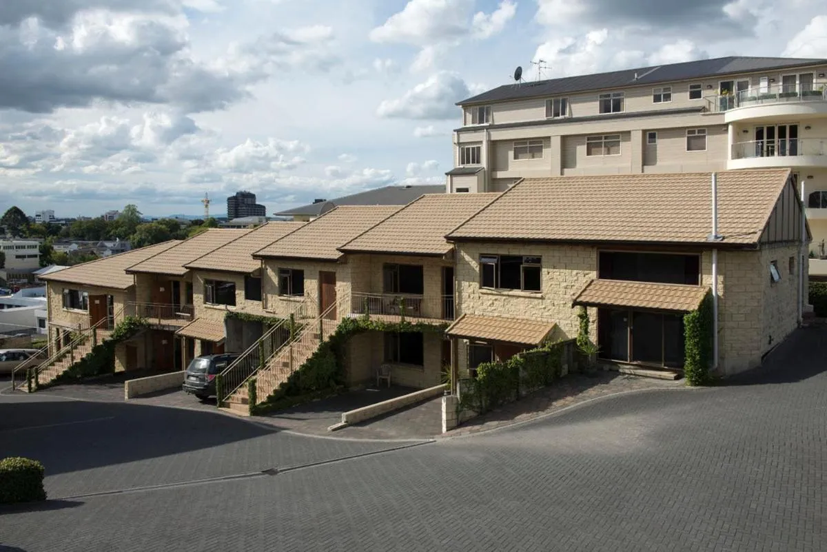 Property building in Lake Point Motel