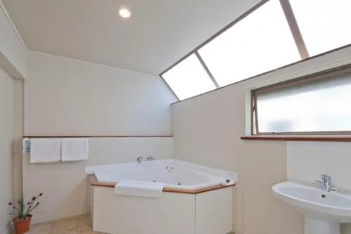 Spa and wellness centre/facilities in Lake Point Motel