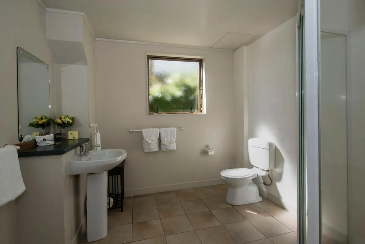 Bathroom in Lake Point Motel