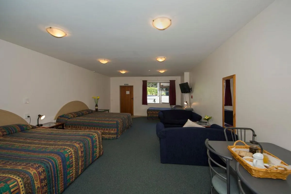 Day in Lake Point Motel