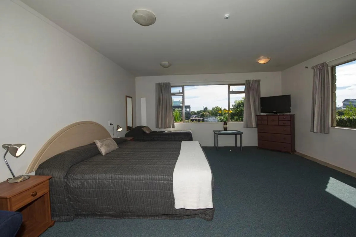 Photo of the whole room in Lake Point Motel