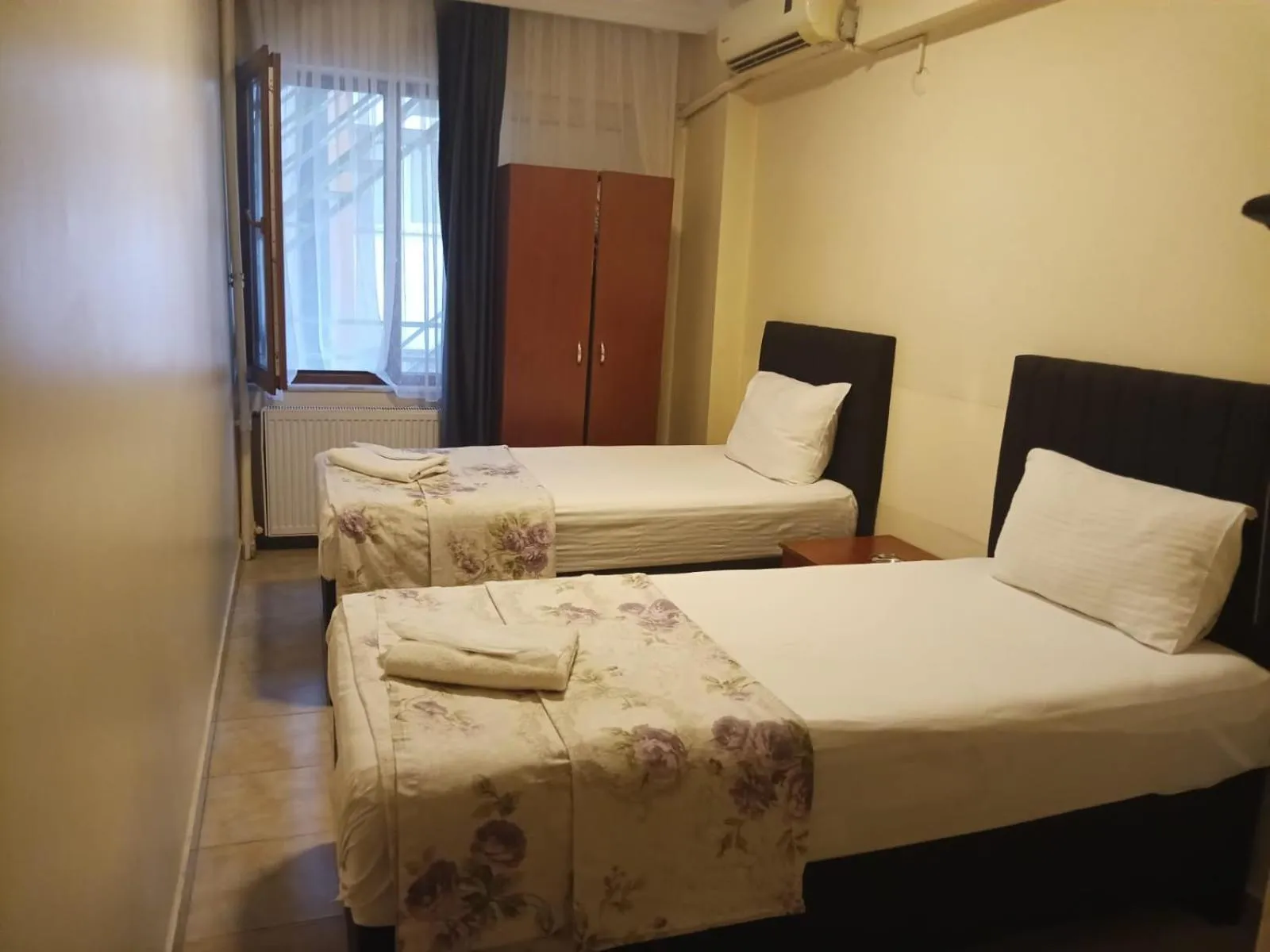 Photo of the whole room, Bed in şah otel