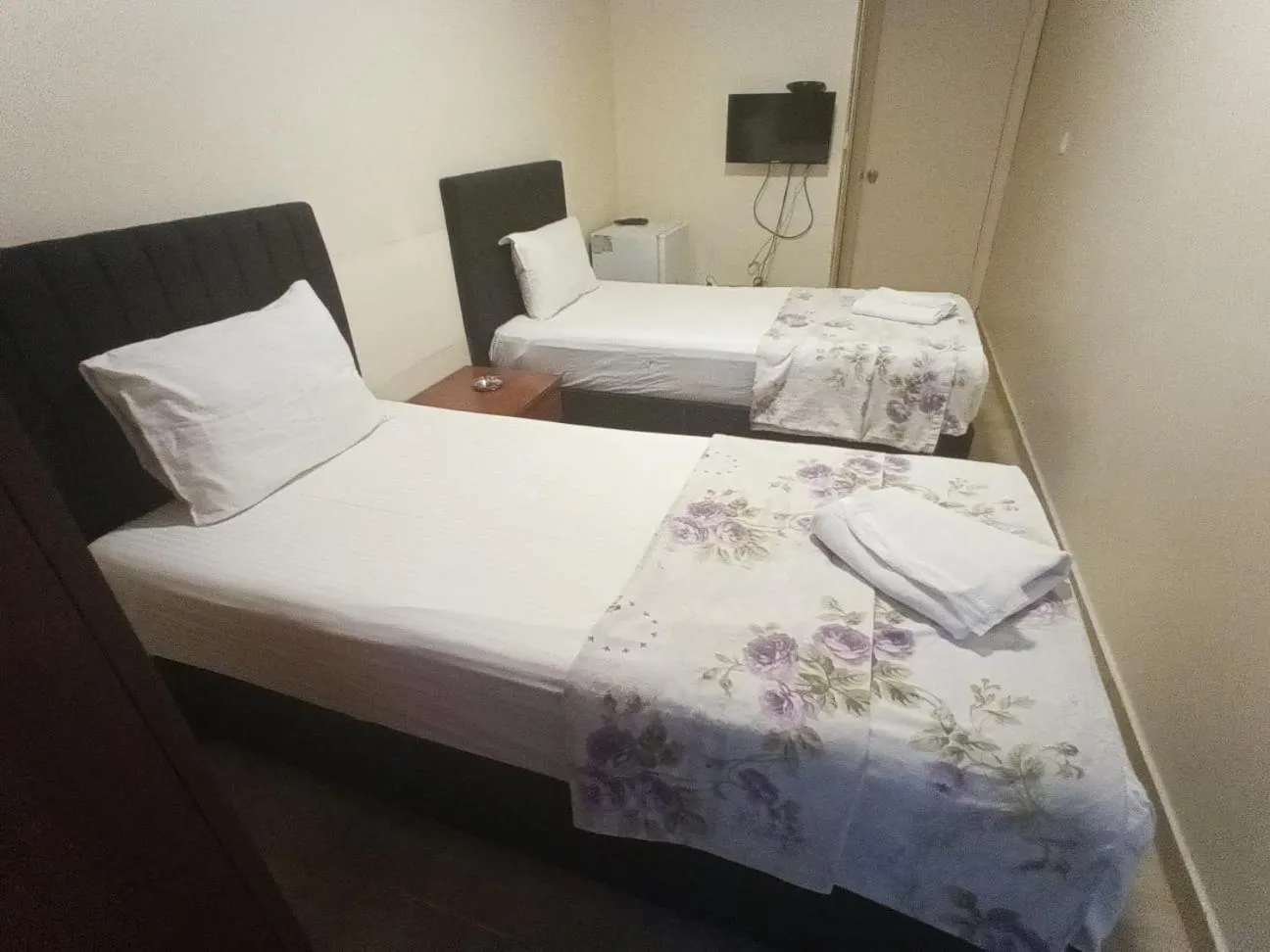 Photo of the whole room, Bed in şah otel