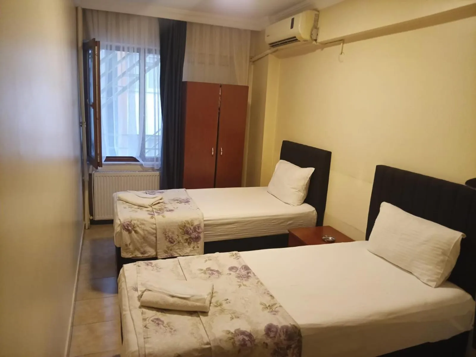 Photo of the whole room, Bed in şah otel