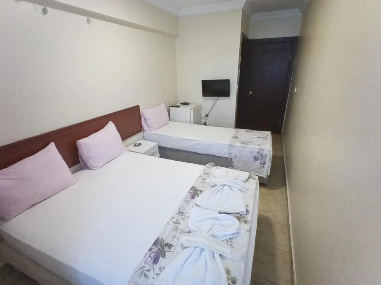 Photo of the whole room, Bed in şah otel