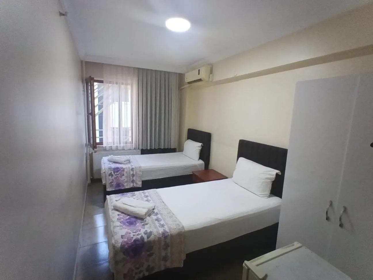 Photo of the whole room, Bed in şah otel