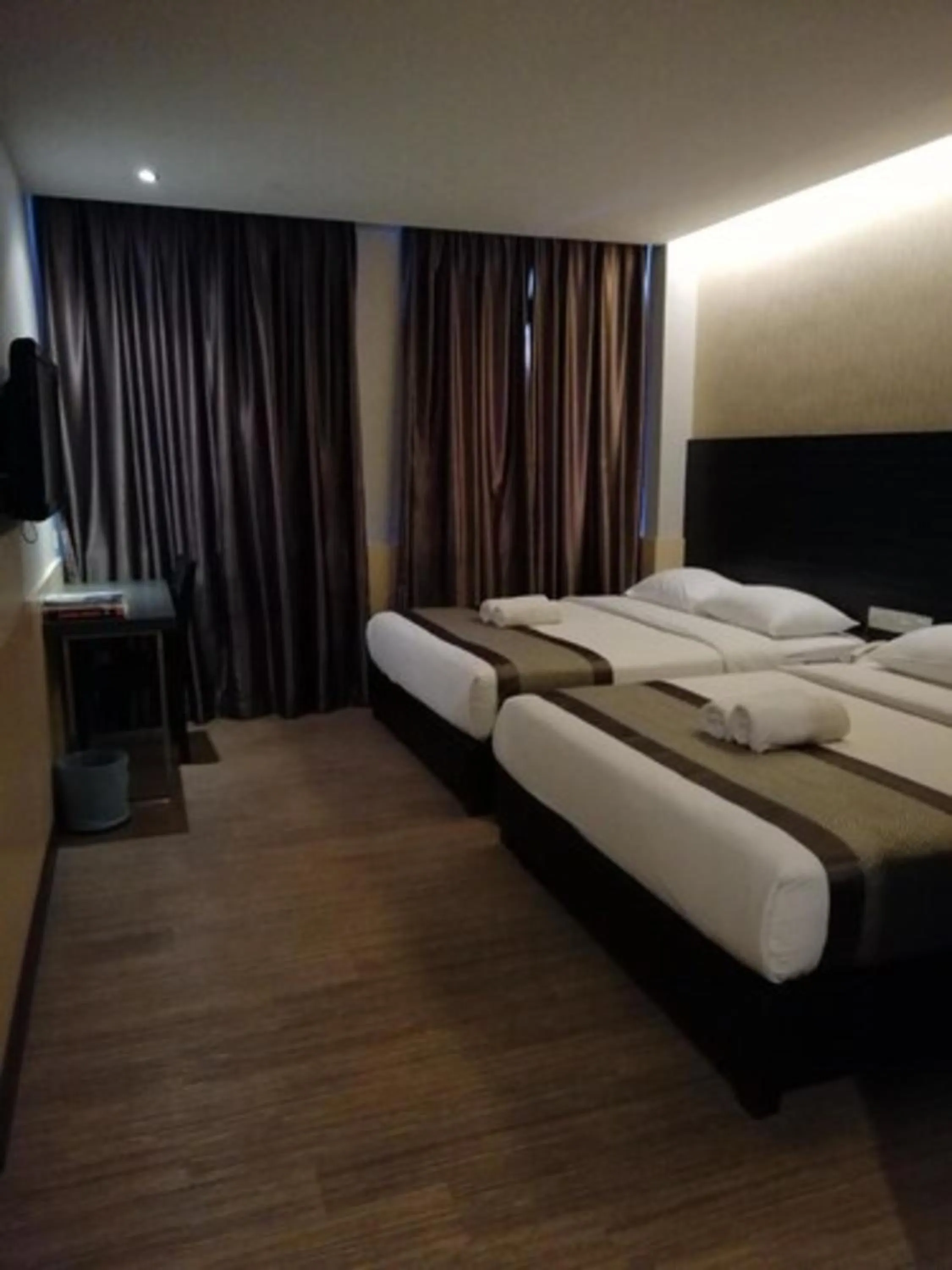 Bed in Hotel Austin Paradise