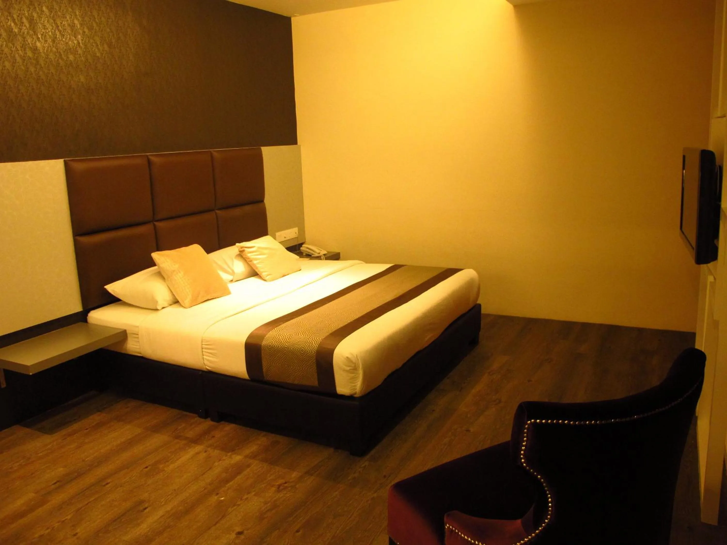 Bedroom, Bed in Hotel Austin Paradise