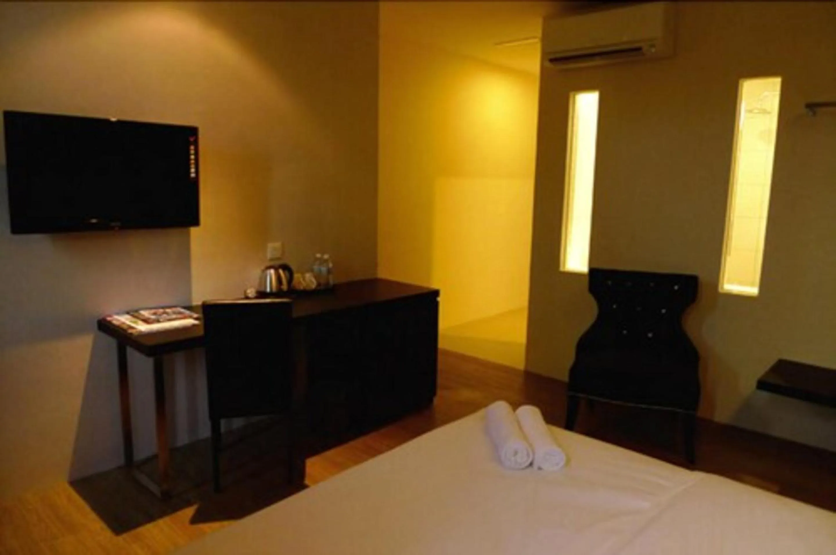 View (from property/room), Bed in Hotel Austin Paradise