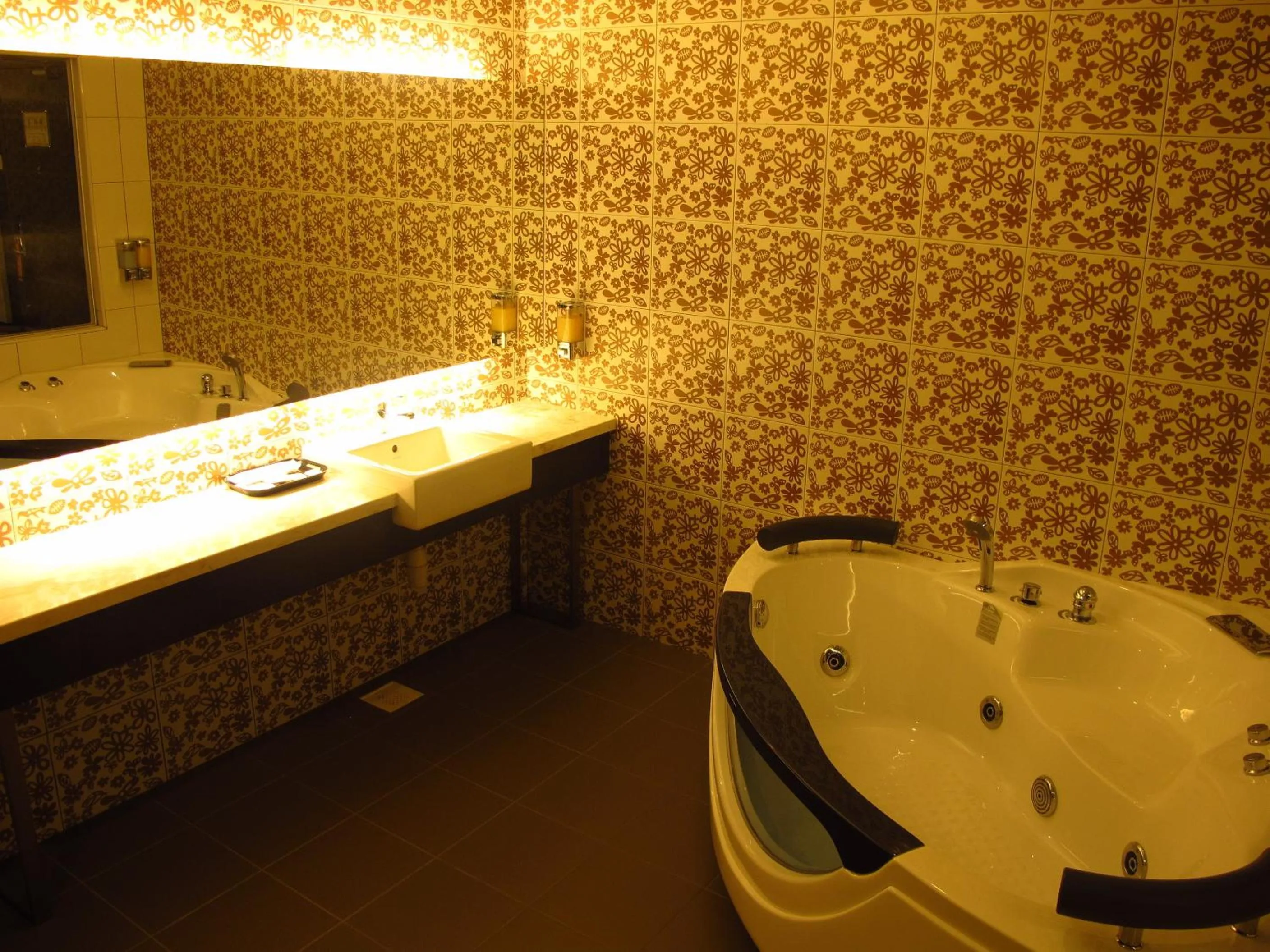 Bath in Hotel Austin Paradise