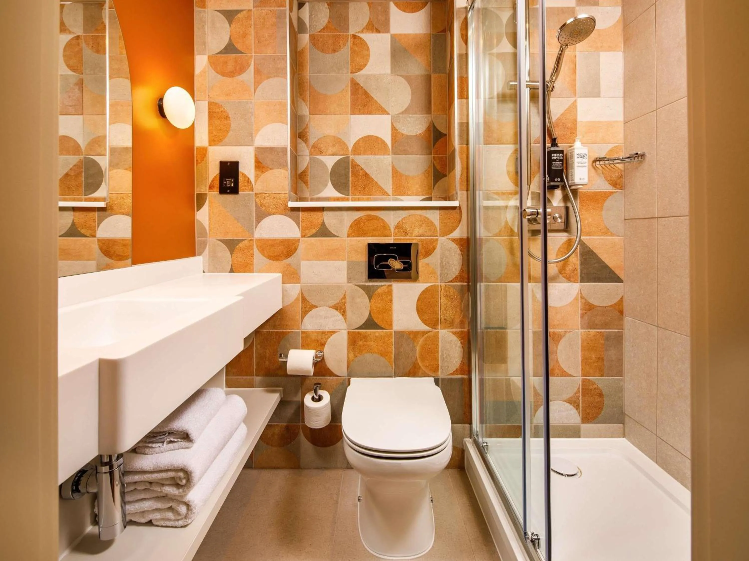 Bedroom in ibis Styles York Centre