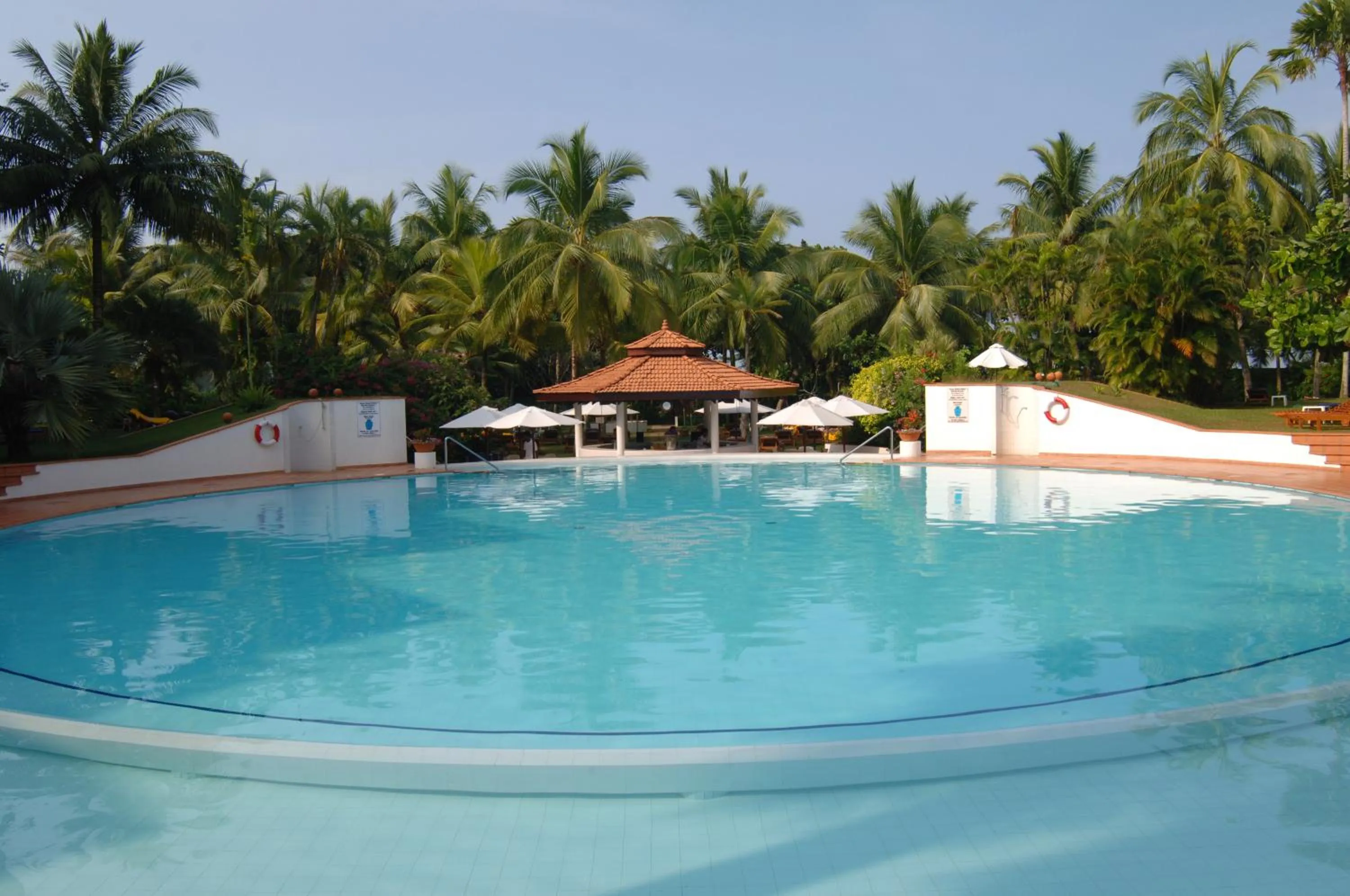 Swimming pool in Lanka Princess All Inclusive Hotel