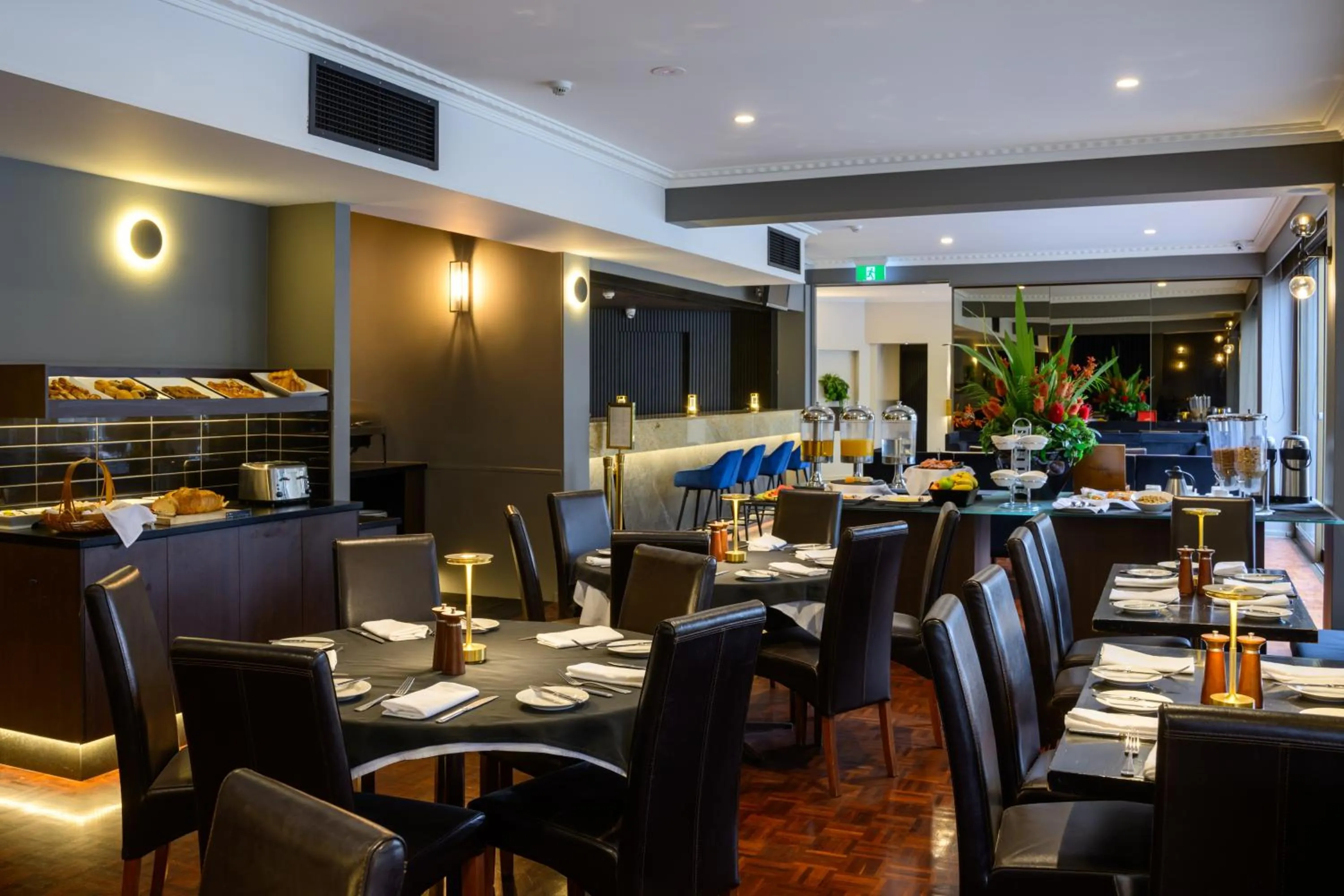 Restaurant/places to eat in Crest on Barkly Hotel