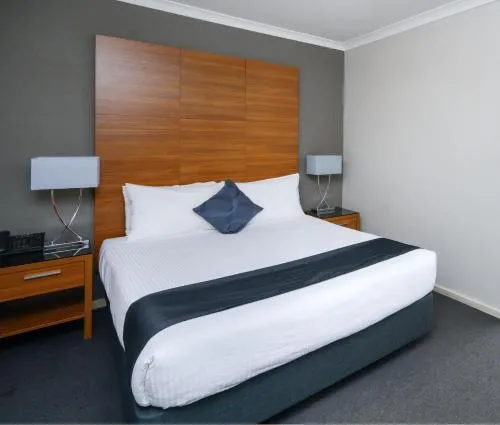 Crest on Barkly Hotel