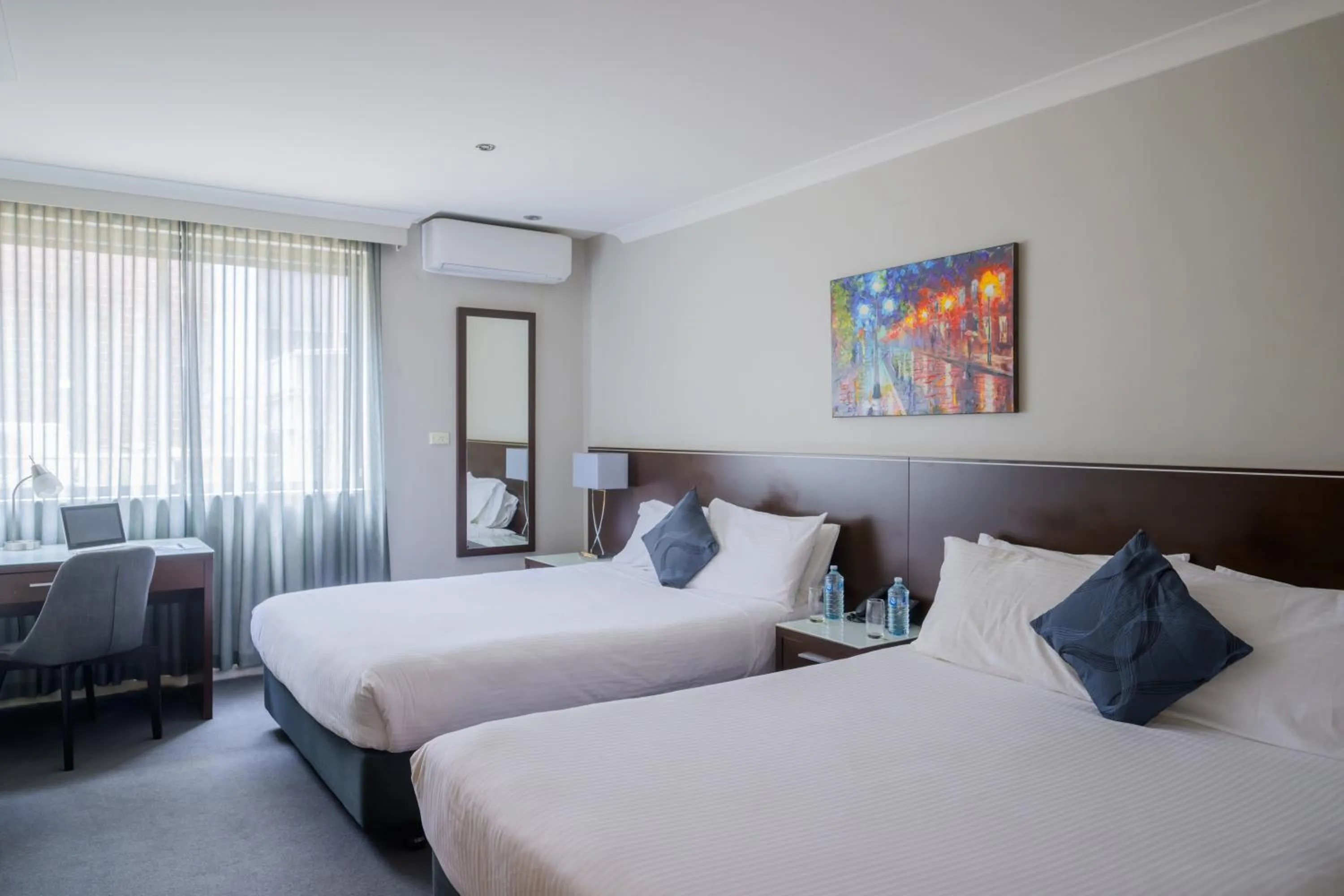 Bed in Crest on Barkly Hotel