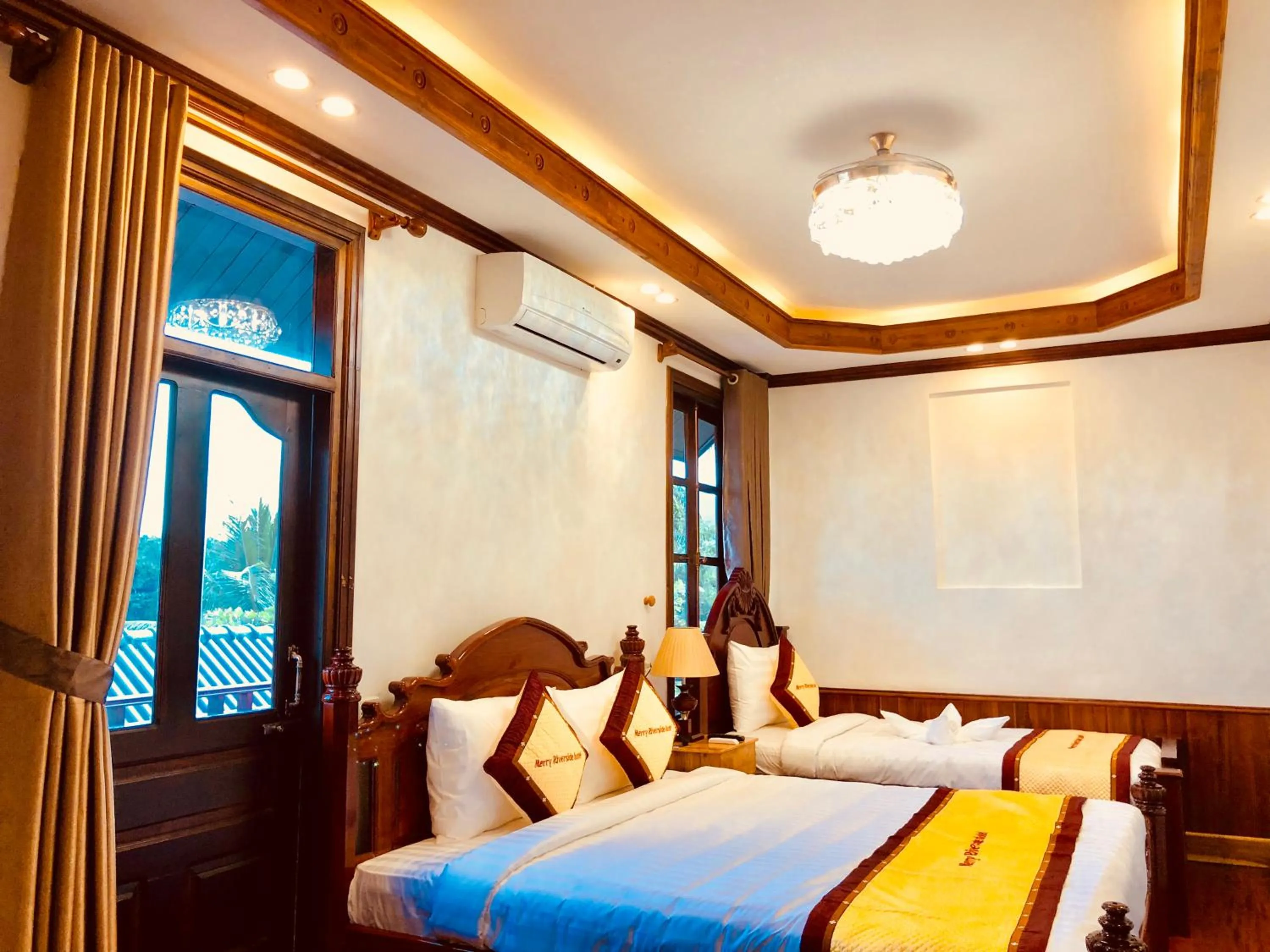 Bed in Merry Riverside Hotel