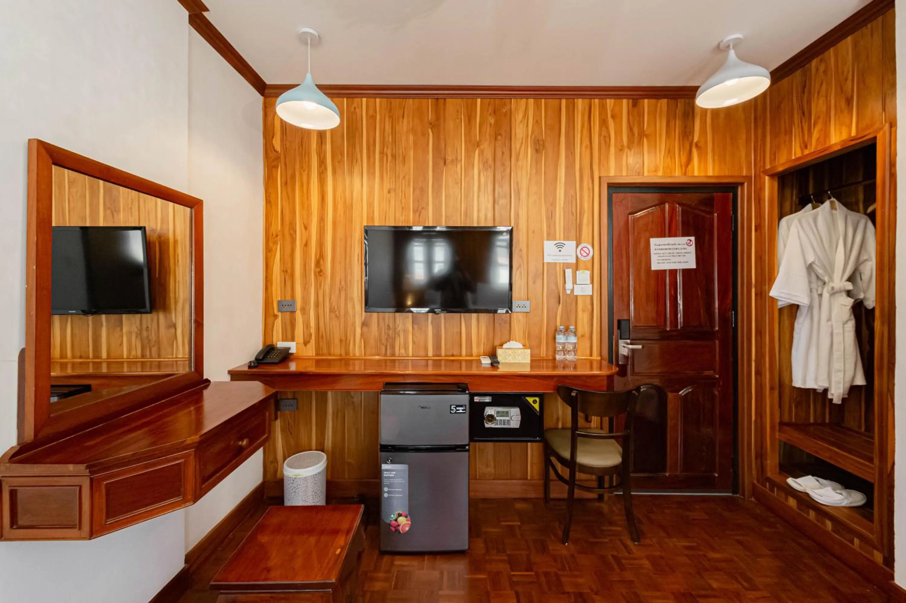 Bed in Merry Riverside Hotel