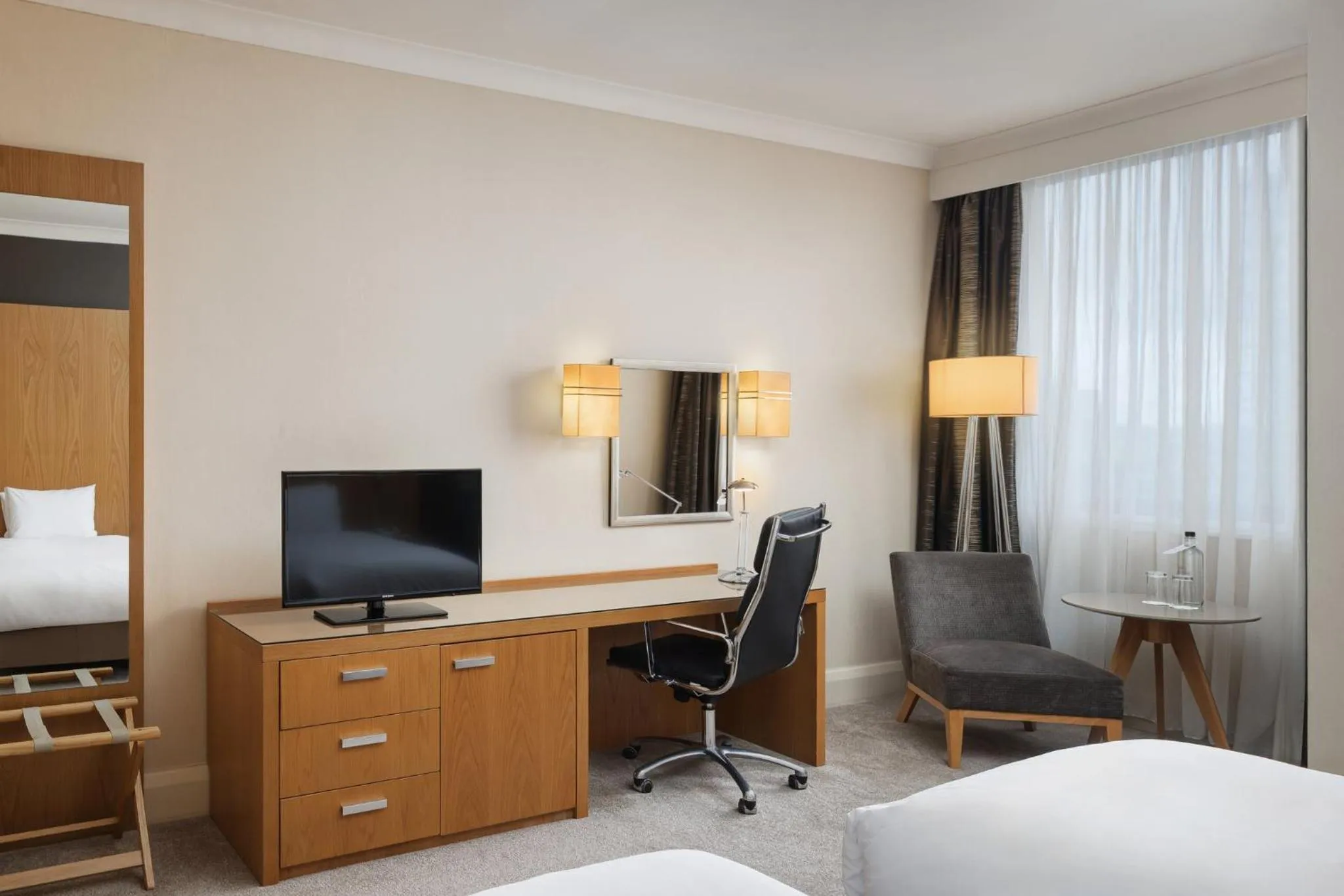 Photo of the whole room, Bed in Crowne Plaza London Ealing by IHG
