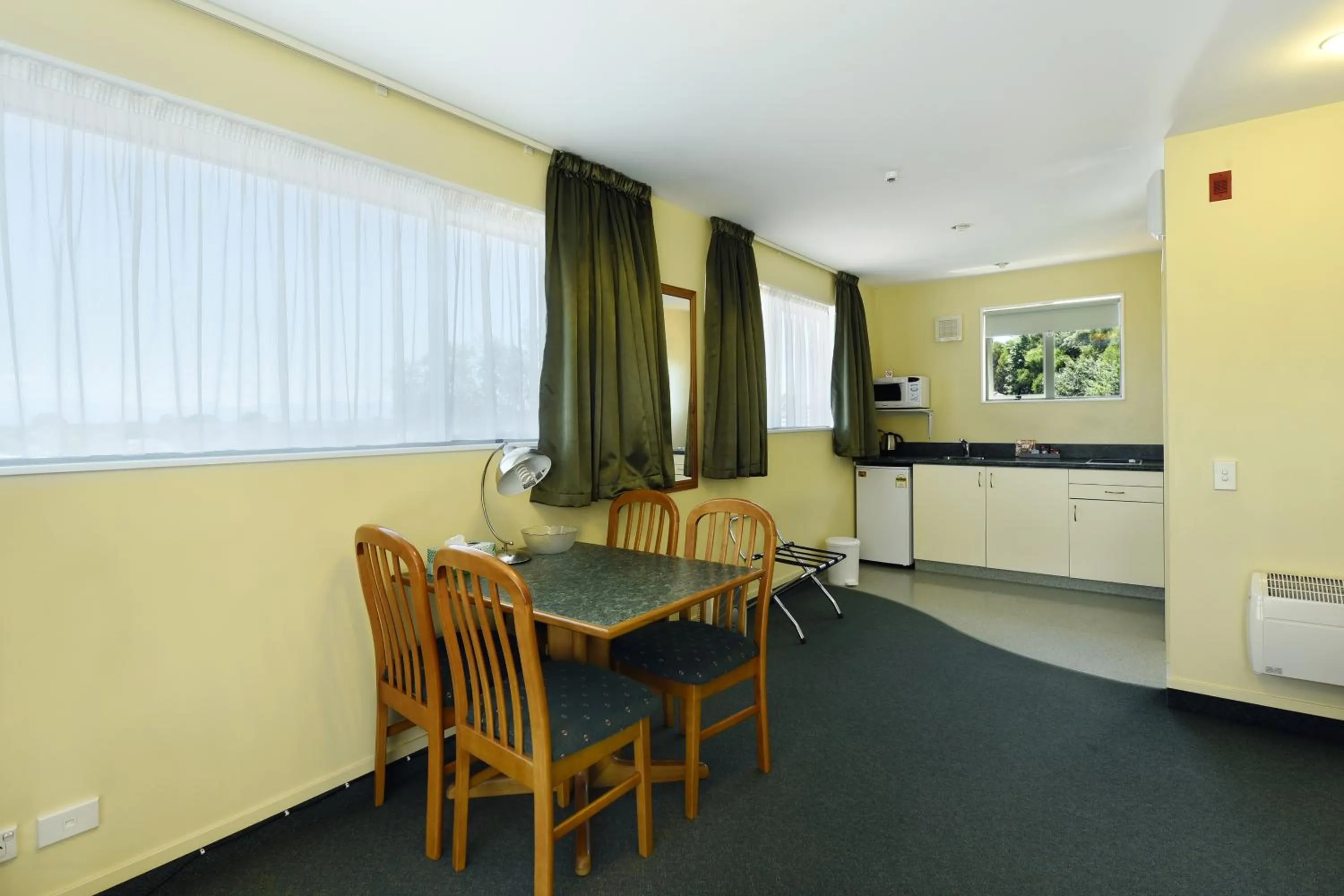 Kitchen or kitchenette in Abelia Motor Lodge