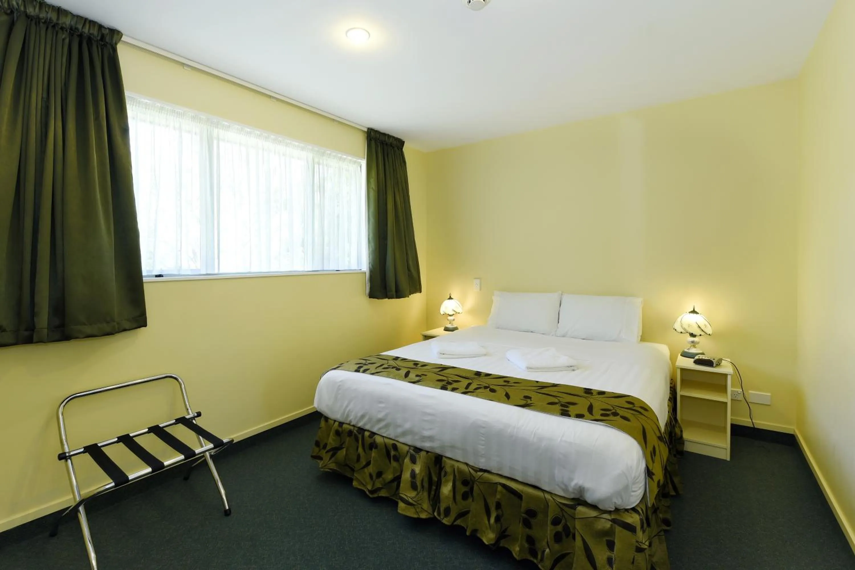 Bedroom, Bed in Abelia Motor Lodge