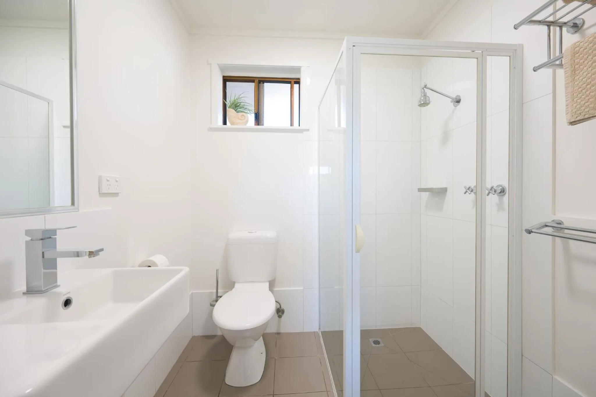 Bathroom in Loch Ard Motor Inn