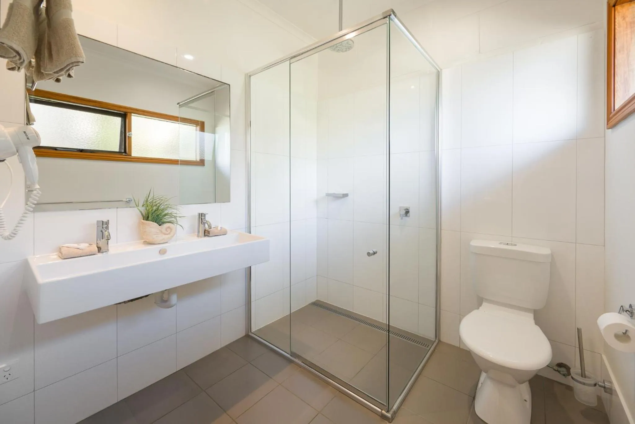 Bathroom in Loch Ard Motor Inn