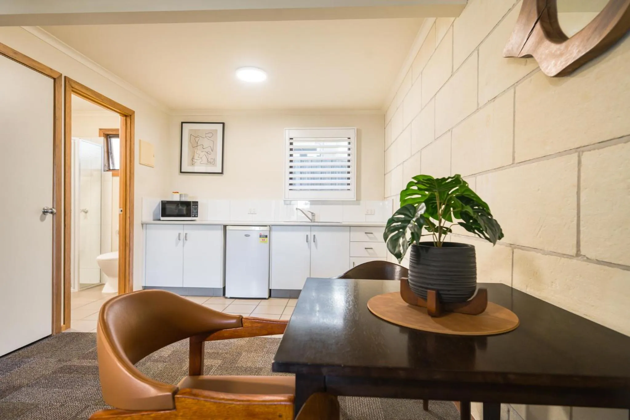 Kitchen or kitchenette in Loch Ard Motor Inn