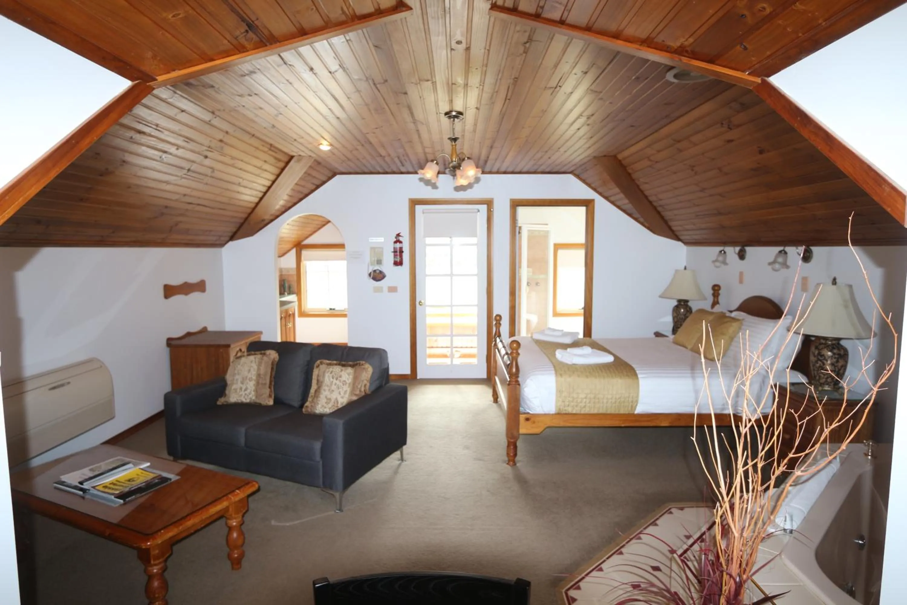 Photo of the whole room in Swansea Cottages & Lodge Suites