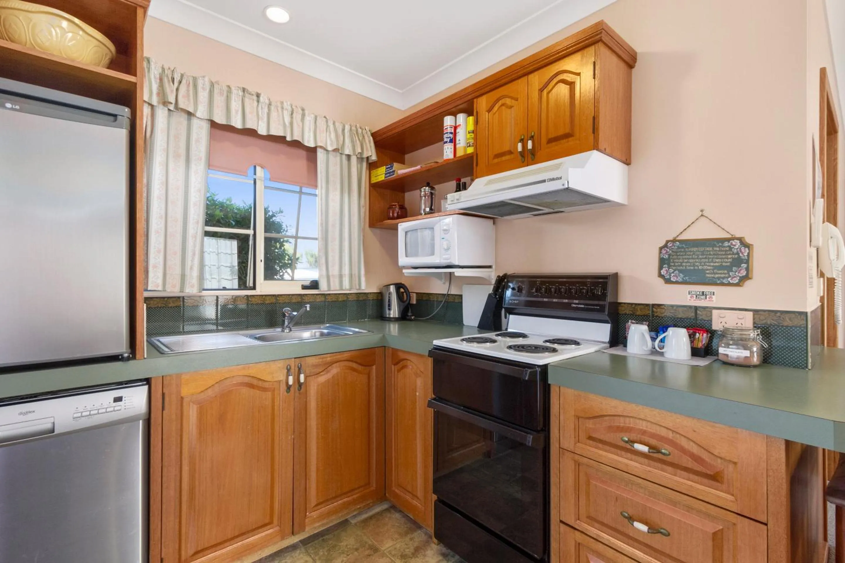 Kitchen or kitchenette in Swansea Cottages & Lodge Suites