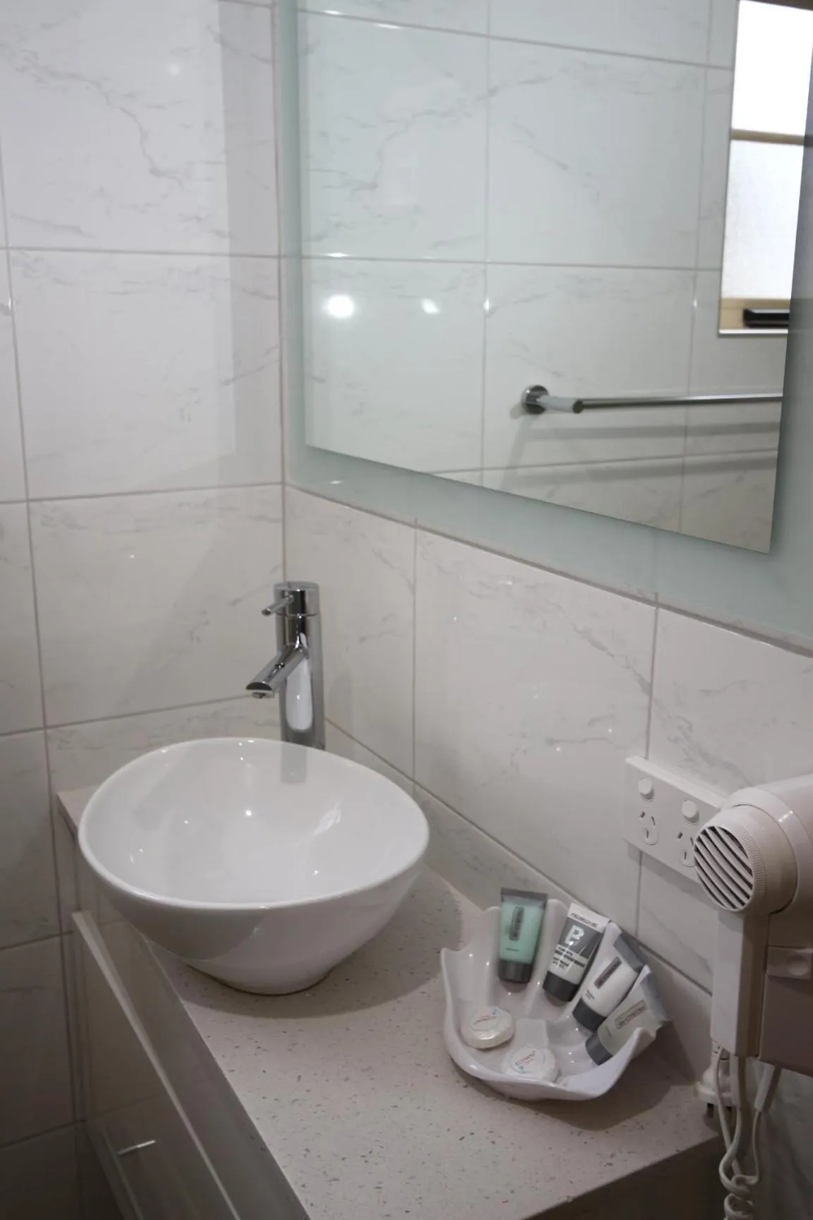 Bathroom in Swansea Cottages & Lodge Suites