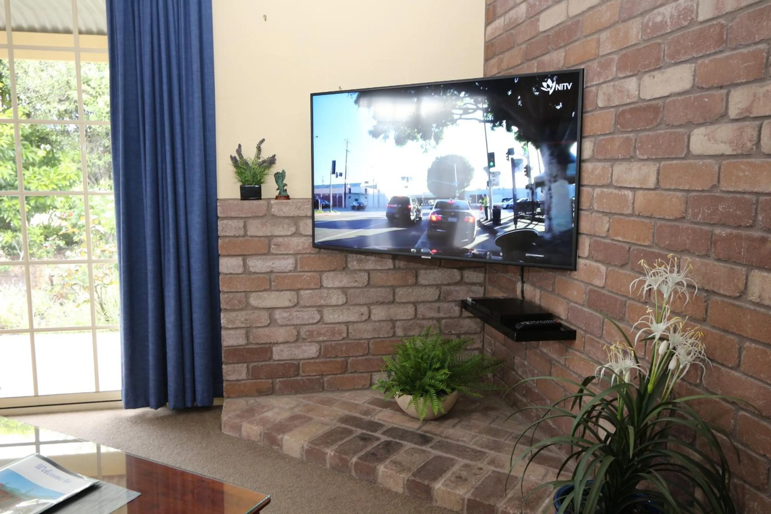 TV and multimedia in Swansea Cottages & Lodge Suites