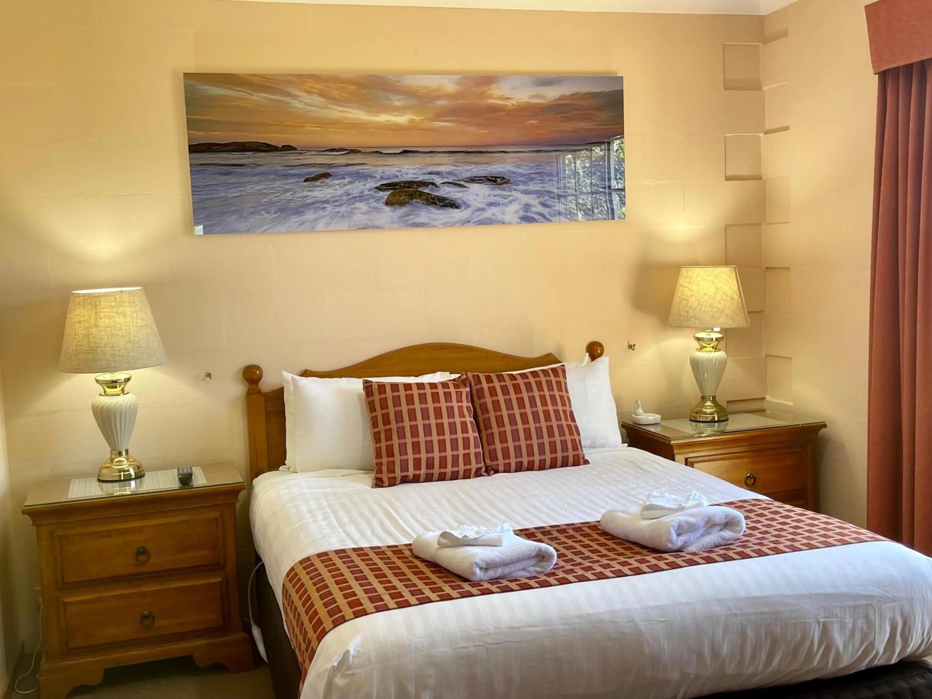 Bed in Swansea Cottages & Lodge Suites