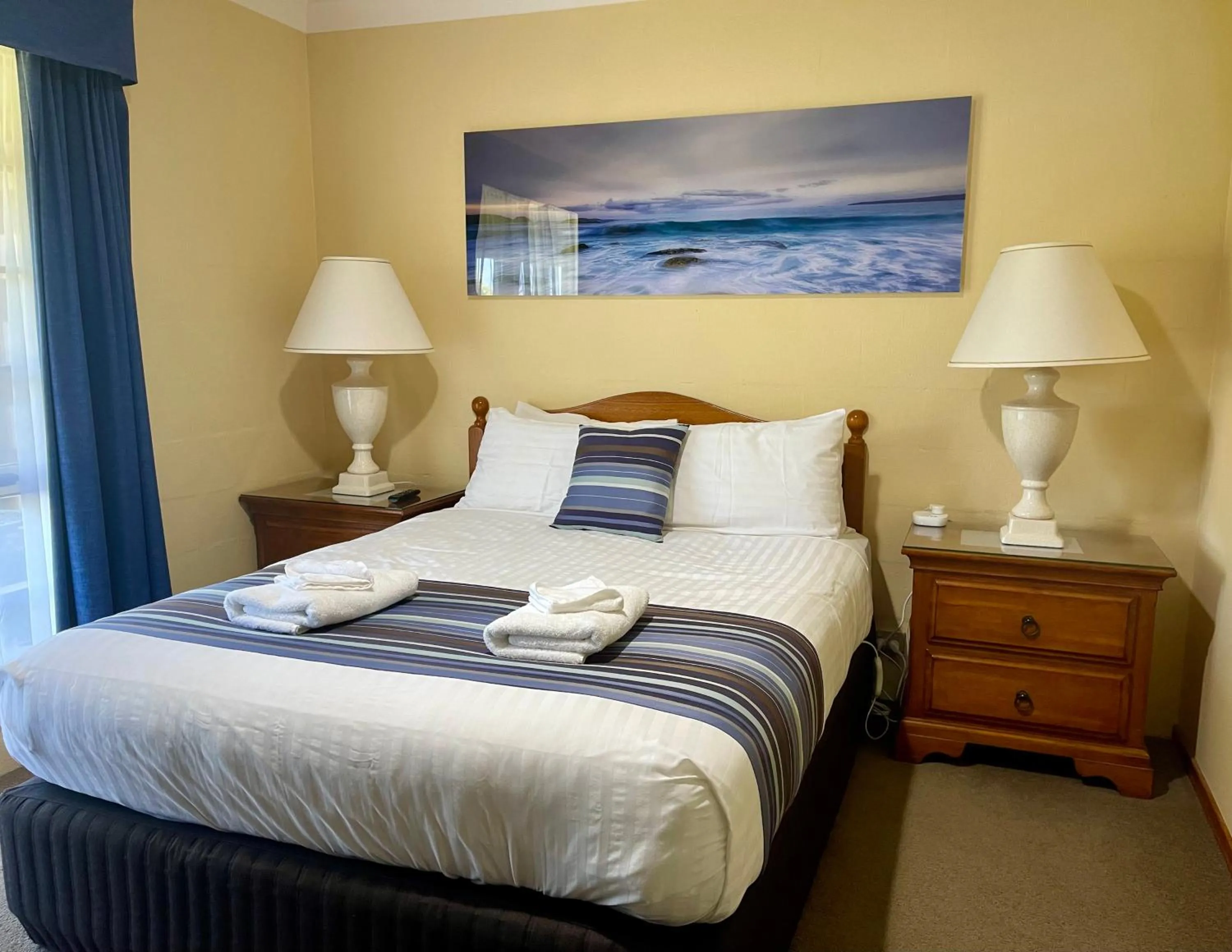 Bedroom, Bed in Swansea Cottages & Lodge Suites