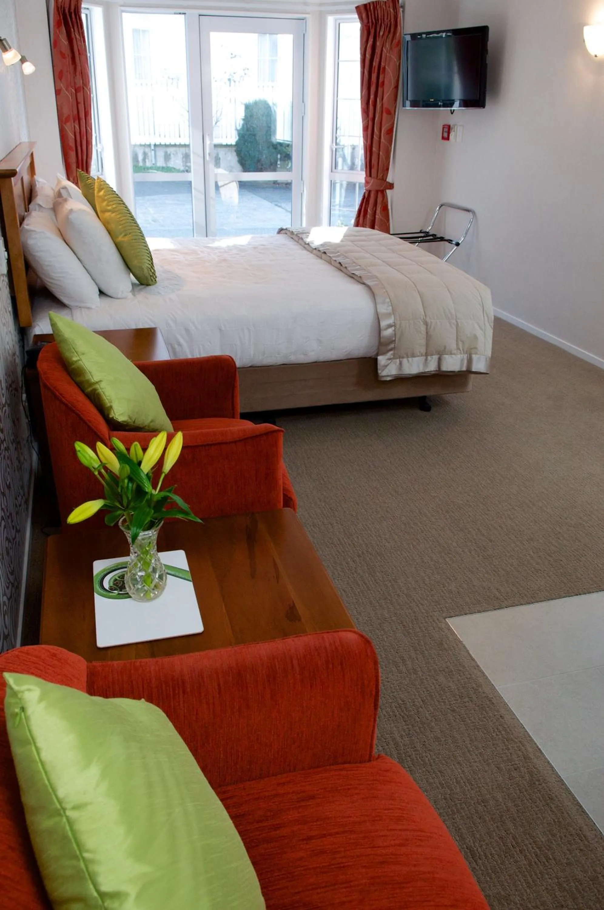 Bedroom, Bed in Bucket Tree Lodge