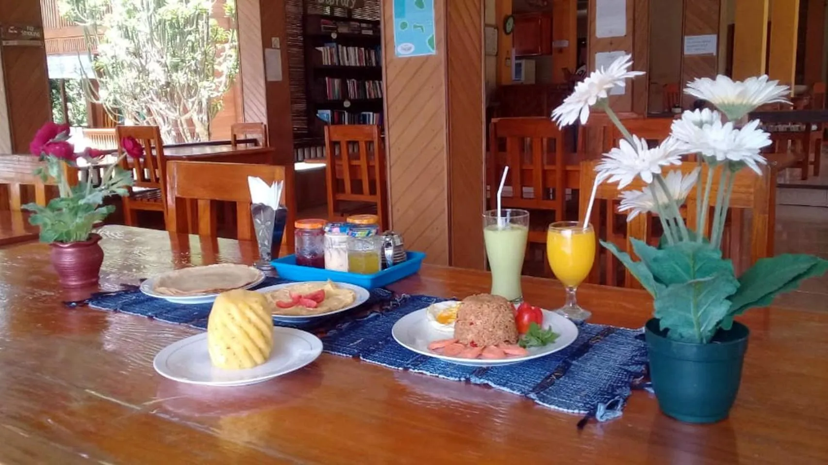 Restaurant/places to eat in Bunaken Sea Garden Resort