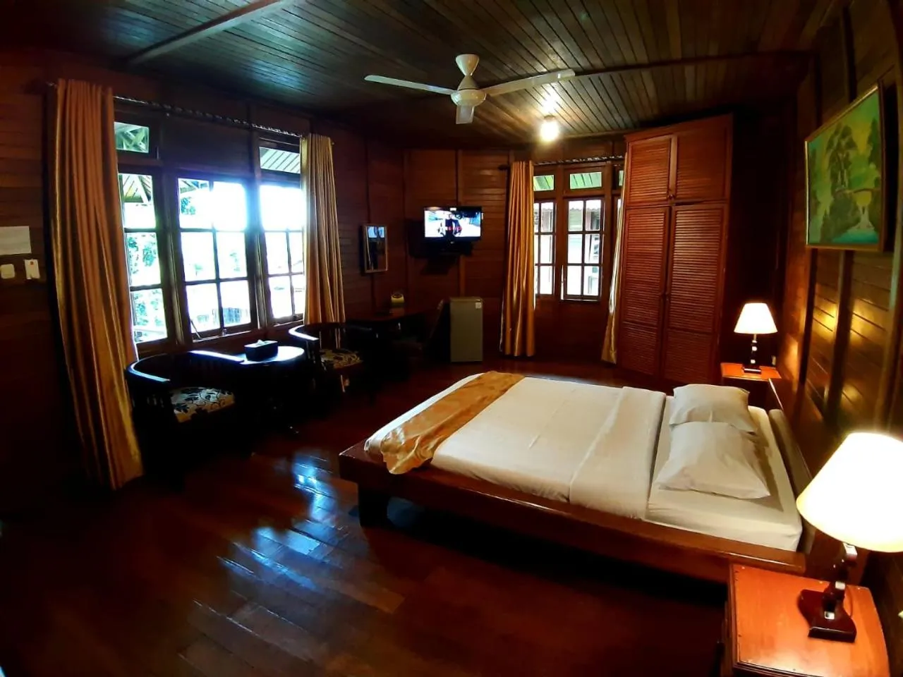 Photo of the whole room, Bed in Highland Resort & Nature Tours