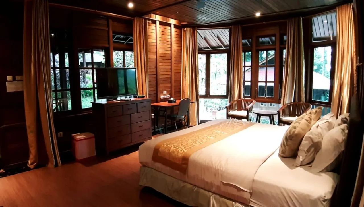 Photo of the whole room, Bed in Highland Resort & Nature Tours