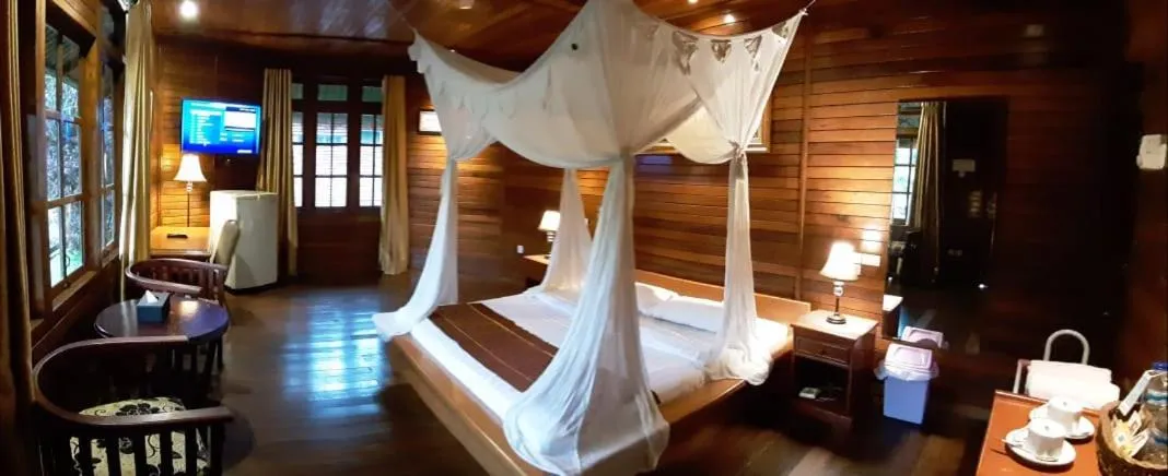 Bed in Highland Resort & Nature Tours