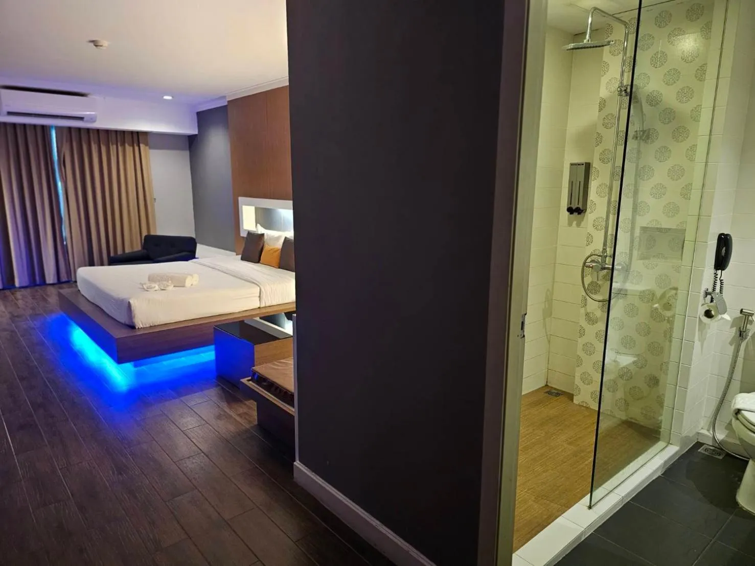 Bedroom, Bed in Bangkok Inter Place