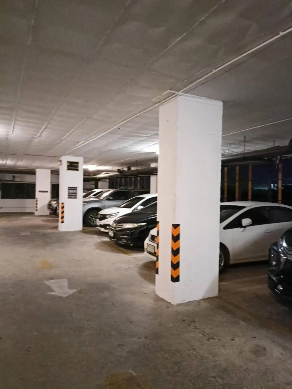 Parking in Bangkok Inter Place