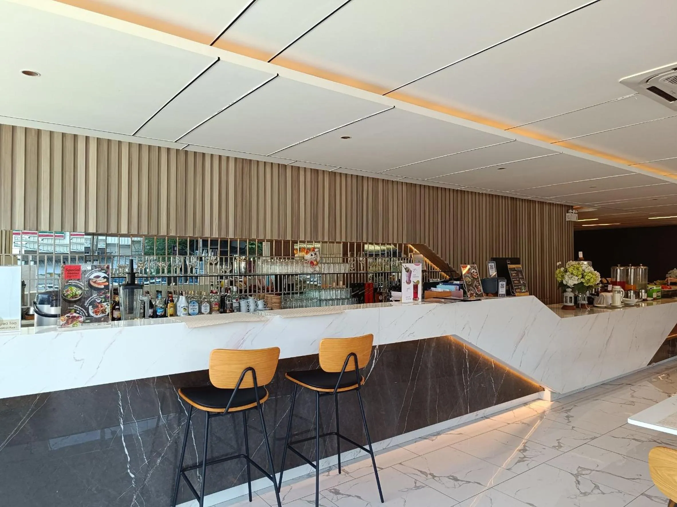 Restaurant/places to eat in Bangkok Inter Place