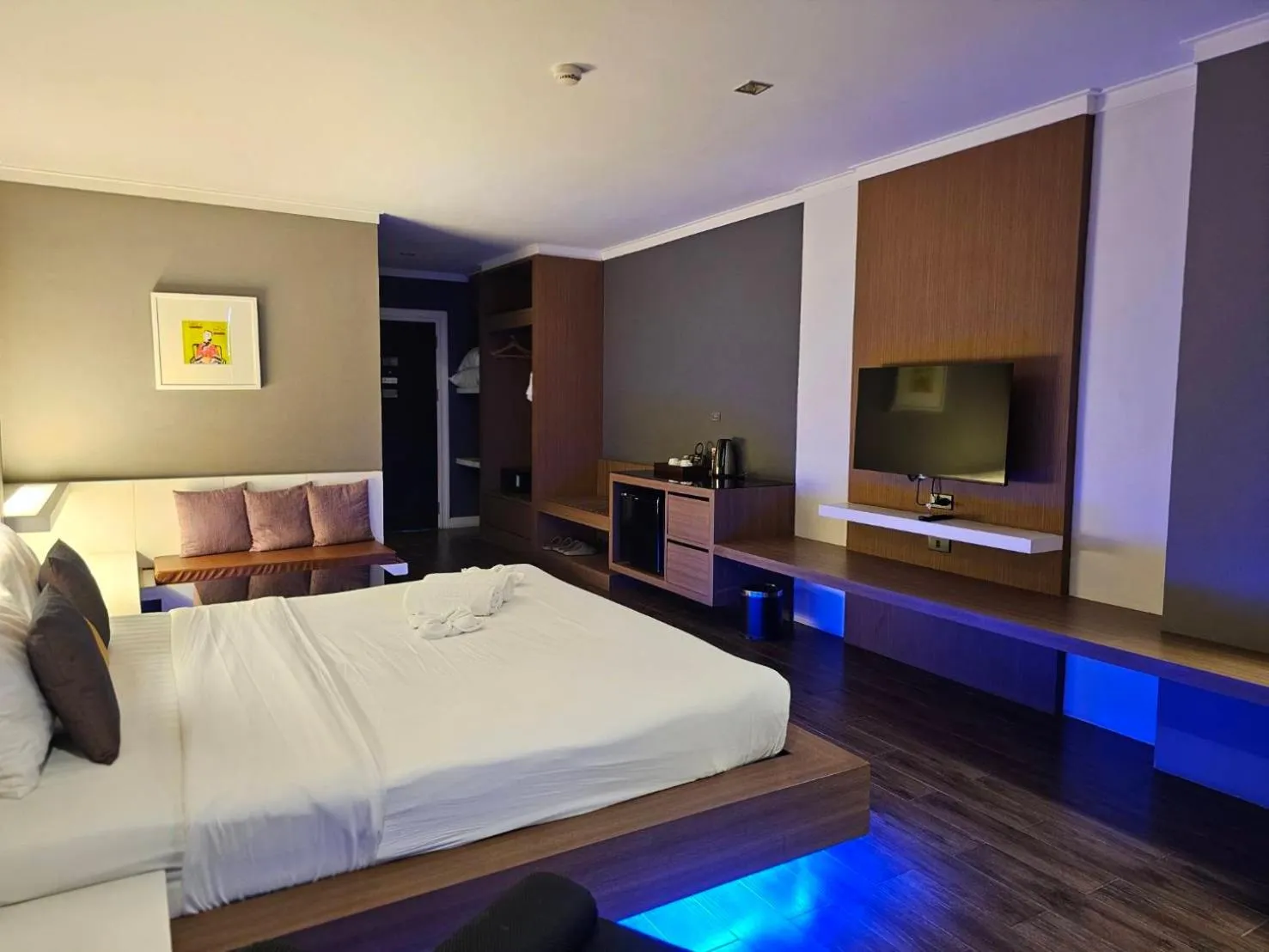 Bedroom, Bed in Bangkok Inter Place