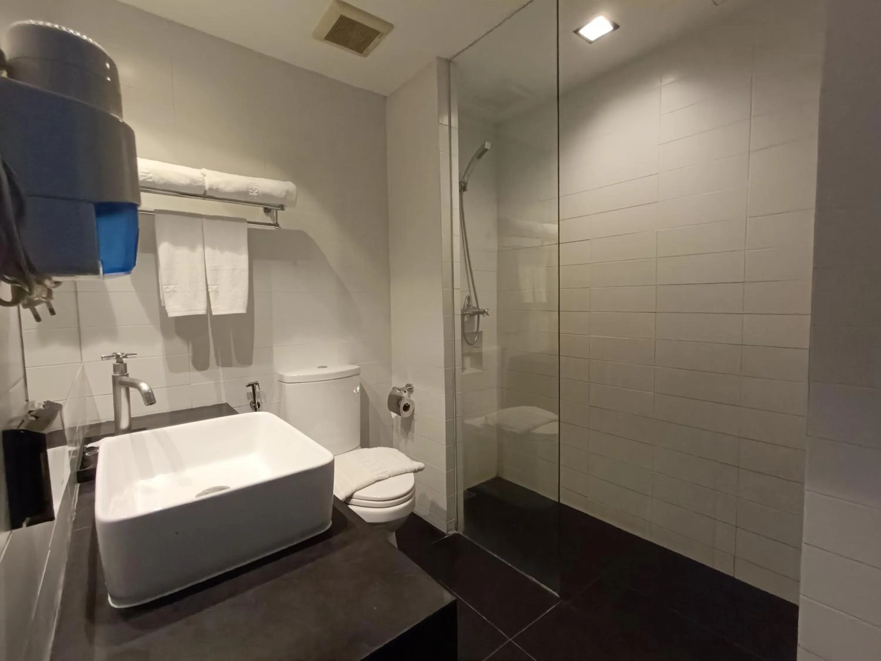 Toilet in Bangkok Inter Place