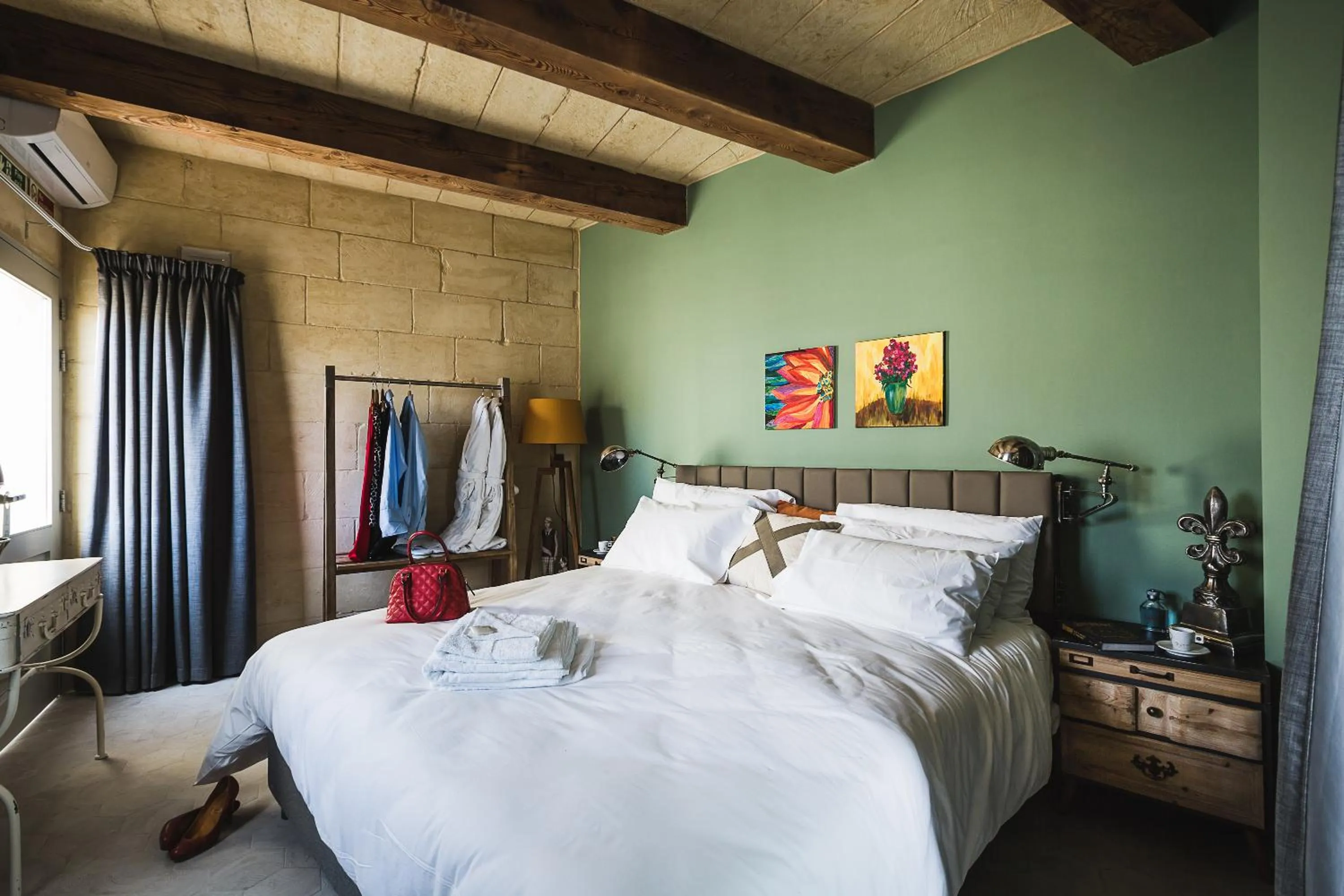 Bed in Talbot & Bons Bed & Breakfast