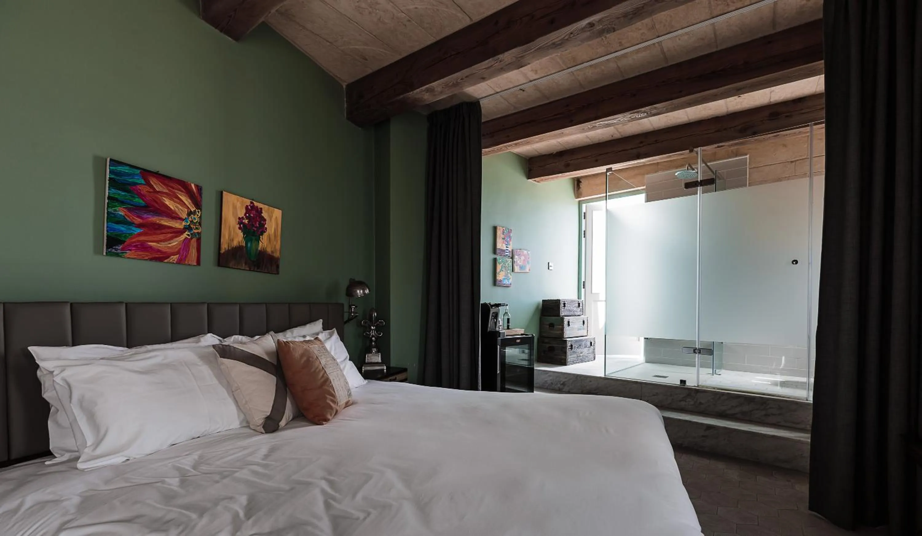 Bed in Talbot & Bons Bed & Breakfast