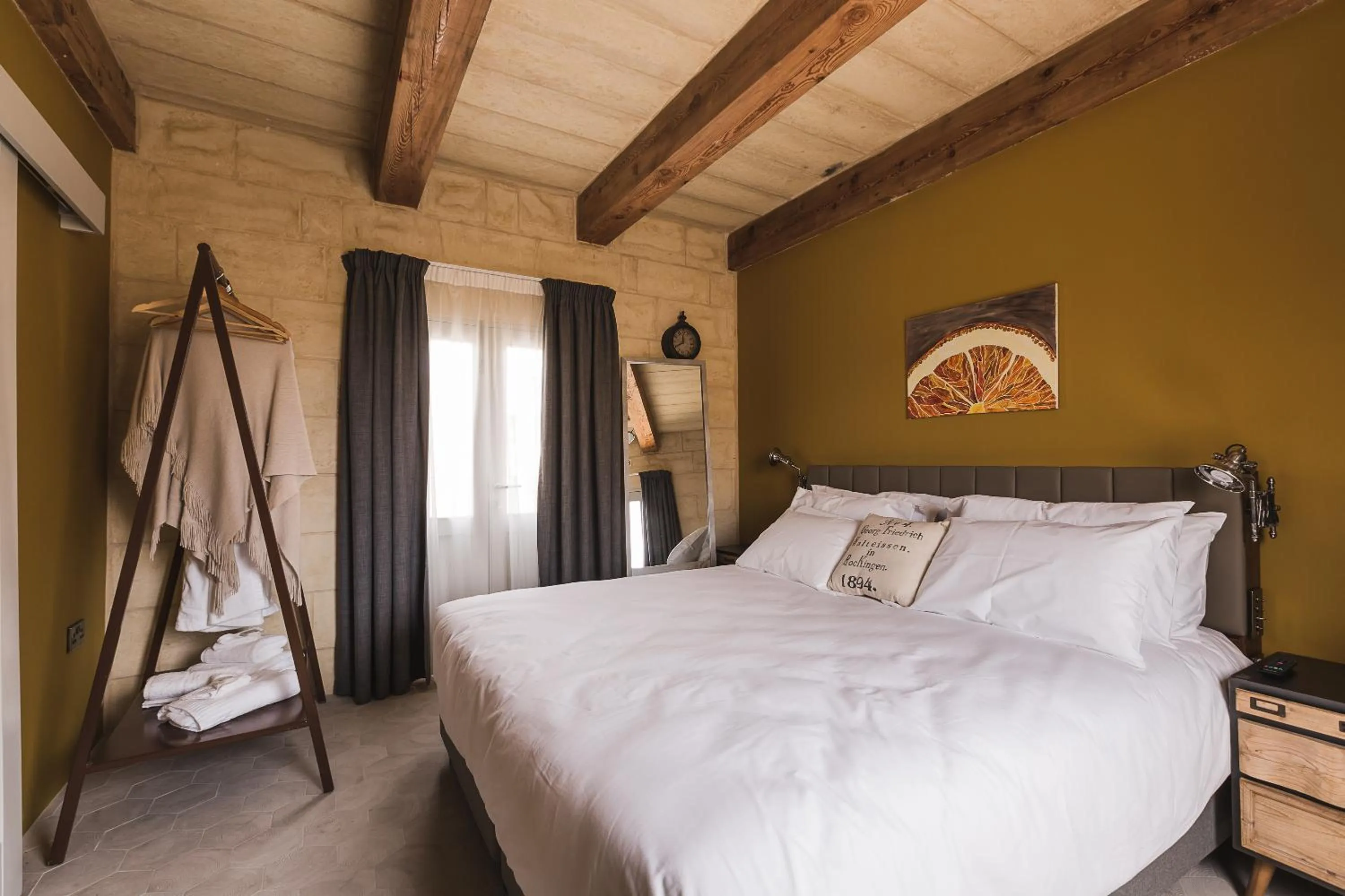 Bed in Talbot & Bons Bed & Breakfast